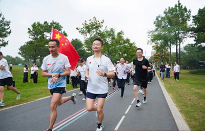 同心筑夢 共慶華誕丨中節(jié)能國禎第四屆“歡樂迎國慶 環(huán)湖健步走”活力開啟